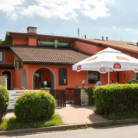 Restaurace-penzion U Pilota Affittacamere Kněževes