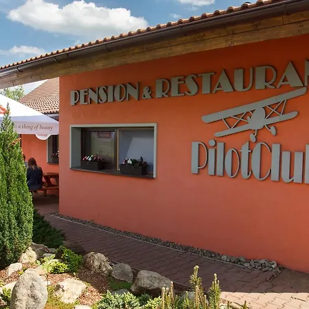 Πανσιόν Restaurace-penzion U Pilota Kněževes